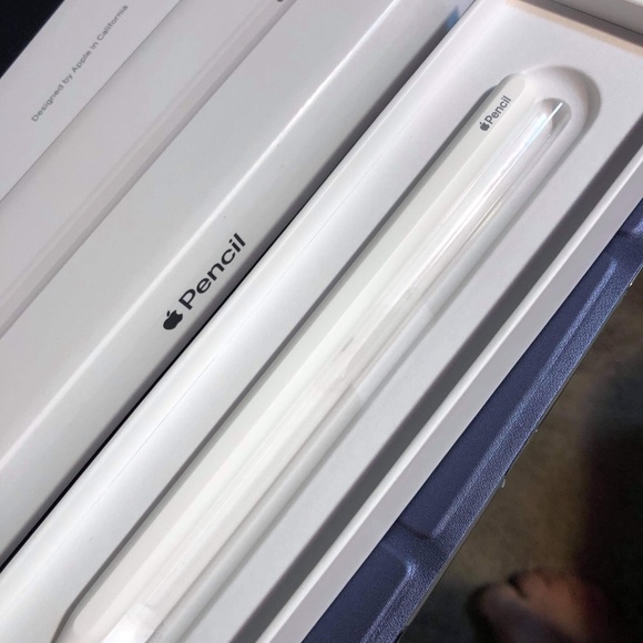 Apple iPad Pro 5th Generation 256GB,5G SIM CARD,Magic Keyboard & Apple Pencil . - Picture 6 of 8